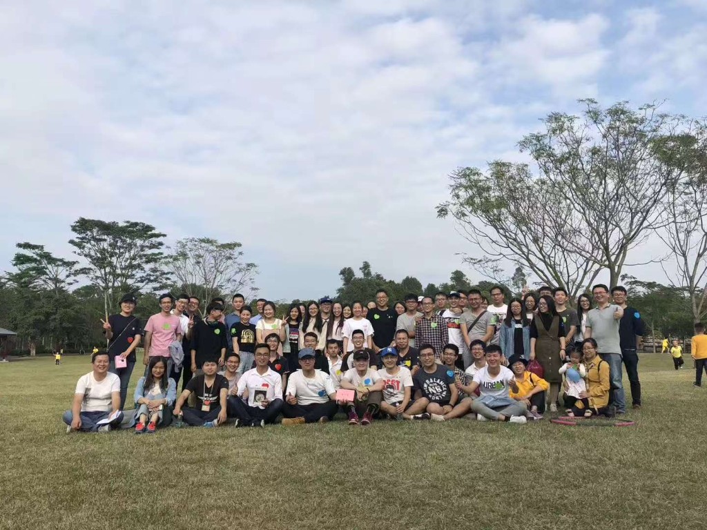 比亚迪云轨事业部部门团建合影